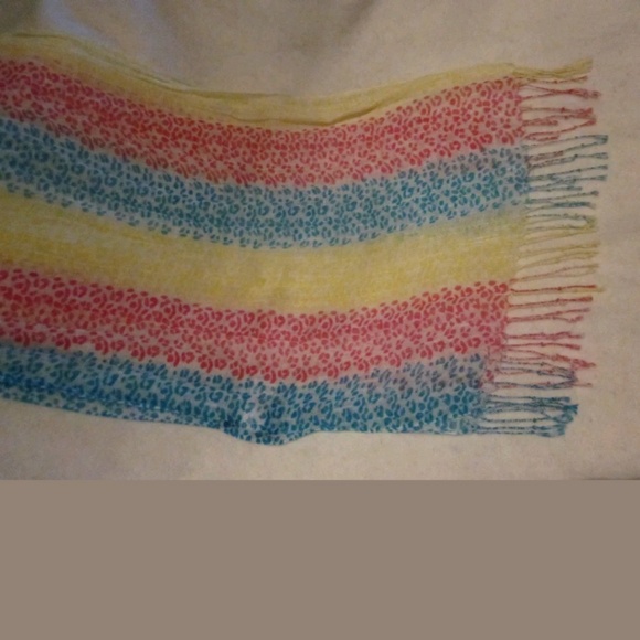 Miley Cyrus Scarf - Picture 4 of 5